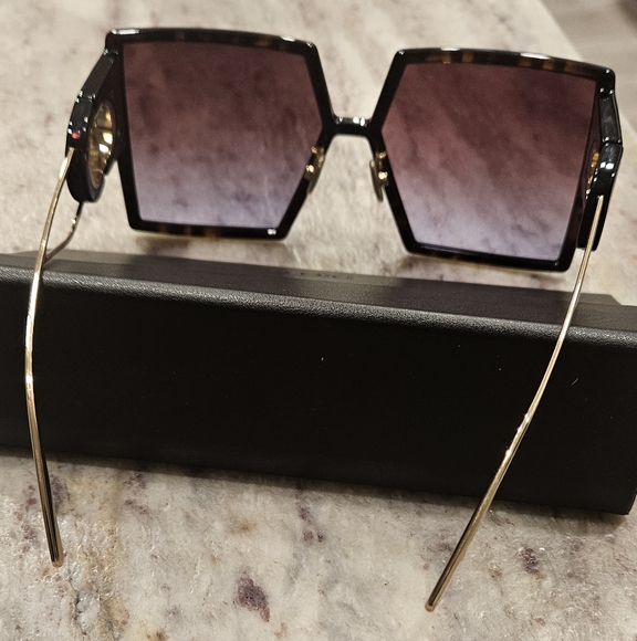 Sunglasses Dior - Picture 2 of 3
